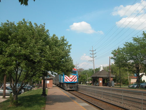 rsz_west_hinsdale_metra_station