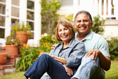 older-hispanic-couple-buyers-homeowners-sellers-clients-consumers